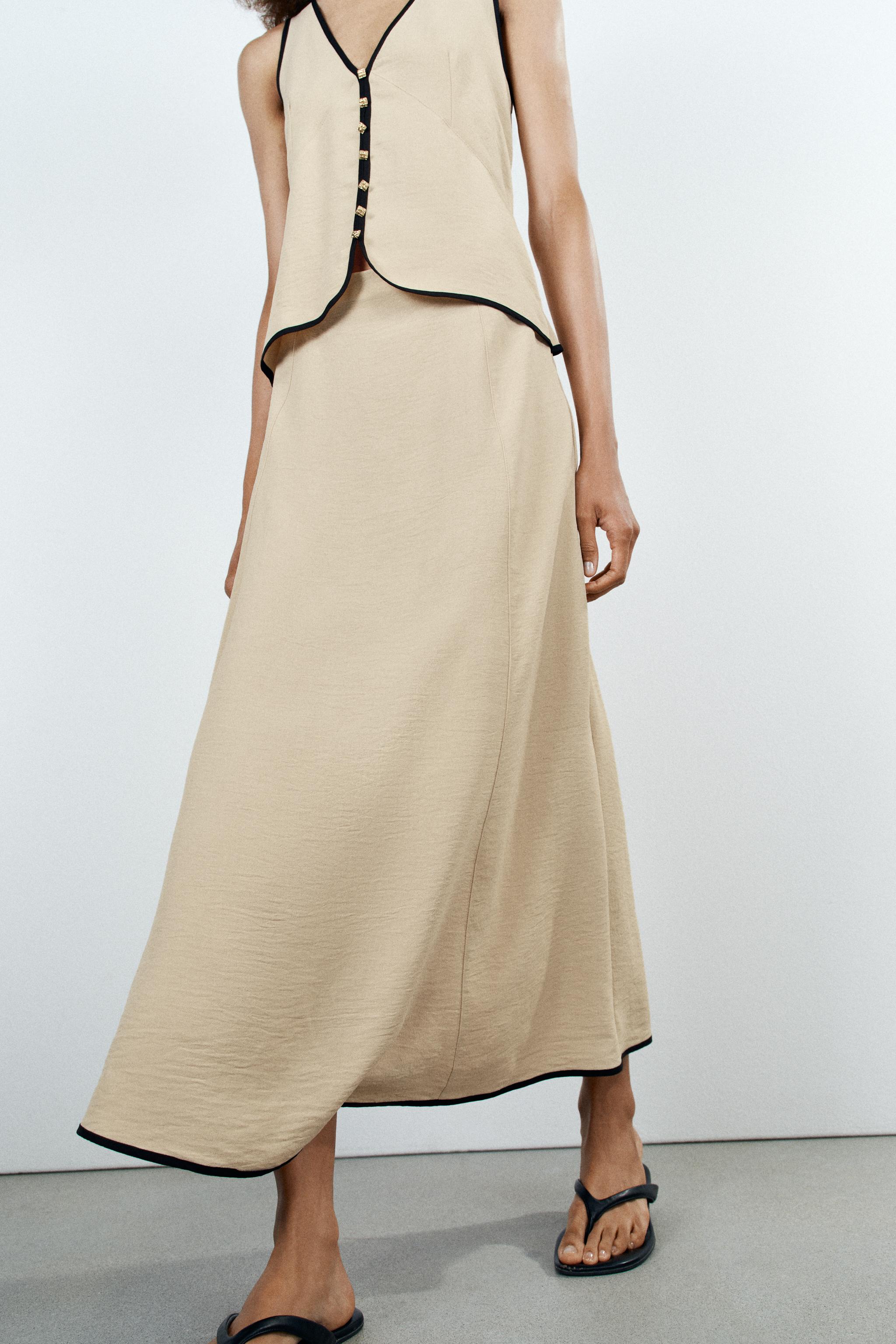 ROBE MI-LONGUE À LISERÉS CONTRASTÉS